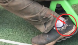 Cha đi giày rách đến họp phụ huynh cho con gây bão MXH