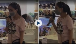 Bất ngờ danh tính cô gái đeo khẩu trang hát thử loa gây sốt MXH