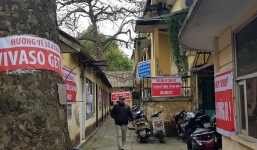 Nghệ sĩ Hãng phim truyện căng băng rôn kêu cứu vì bị cắt lương, bảo hiểm