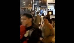 Tài xế xe buýt bị 3 nữ hành khách đánh, lột quần áo 