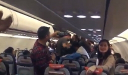 Hành khách trên máy không ai chịu xuống vì xem Việt Nam đá penaltay