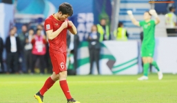 Khoảnh khắc Trường 'híp' lặng lẽ lùi về phía sau nhìn đồng đội ăn mừng chiến tích gây xúc động