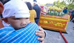 Vụ vợ chồng chết dưới bánh xe container: Hơn 3 tỉ đồng quyên góp cho 3 đứa trẻ 