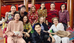 Bố mẹ Hoài Linh đến thăm nhà thờ Tổ 100 tỷ, fan phát hiện điều bất ngờ