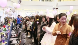 TQ: Công ty cho nữ nhân viên độc thân ngoài 30 tuổi nghỉ Tết thêm 8 ngày để 'chống ế'