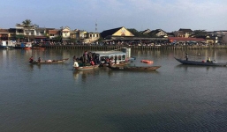 Cãi nhau, chồng lao ô tô chở vợ và 2 con nhỏ xuống sông, 3 người tử vong