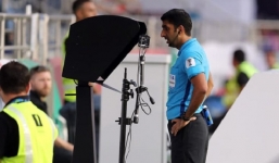 Trọng tài FIFA nói gì về bàn thua của đội tuyển Việt Nam vì công nghệ VAR?