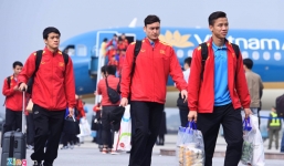 Vừa bước xuống sân bay, Đặng Văn Lâm tiết lộ: 'Năm nay, tôi sẽ ăn Tết tại Việt Nam'