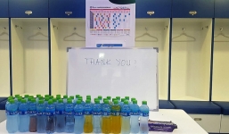 Xúc động hình ảnh trong phòng thay đồ của ĐT Việt Nam trước khi rời UAE