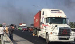 Vượt ôtô khách trên cao tốc Pháp Vân, xe container tông chết công nhân làm đường