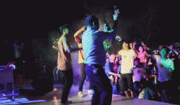 Hiệu trưởng 'nhà người ta' gây sốt MXH vì màn 'quẩy' nhạc remix quên cả lối về