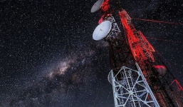 Nóng: Vệ tinh quân sự Mỹ diễn tập ngoài không gian