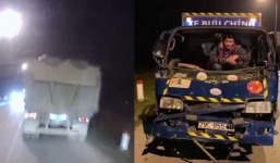 Hà Nội: Xe bưu chính nát đầu vì lao vào đuôi xe tải, tài xế vẫn lạc quan chụp ảnh tự sướng đăng MXH