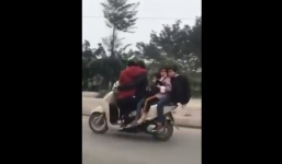 Thót tim cảnh người phụ nữ lái xe máy chở cùng lúc 5 đứa trẻ