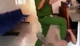 Trung tá đạp người làm chứng tại trụ sở công an?