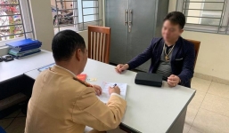 Tài xế xe Mercedes chạy ngược chiều vào làn xe máy bị phạt 1 triệu, tước bằng lái 