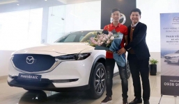 Mẹ Phan Văn Đức nói gì về con trai mua ô tô tiền tỷ đón gia đình về quê ăn Tết?