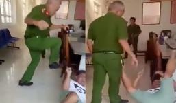 Trung tá công an tường trình lý do dùng chân đạp nhân chứng tại trụ sở phường
