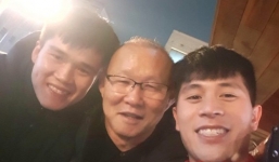 Vừa về tới Hàn Quốc, 'papa' Park vội vã mang quà tới thăm Đình Trọng, Lục Xuân Hưng