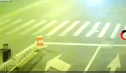 Người đàn ông say rượu ra giữa đường ngủ gặp tai nạn thảm khốc