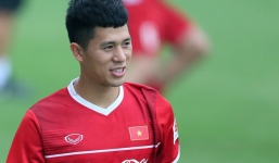 Ngỡ ngàng với giọng hát của trung vệ Trần Đình Trọng