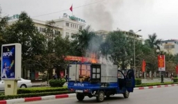 Vừa chạy xe vừa nấu bánh chưng, ô tô tải bốc cháy trên đường