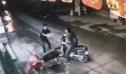 Clip khoảnh khắc nghi can cứa cổ tài xế taxi chân đất hớt hải bỏ chạy