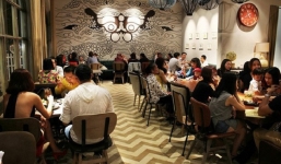 Tranh cãi câu chuyện quán cafe phụ thu 5 nghìn đồng ngày mùng 1 Tết, từ chối bán nước vì khách thắc mắc