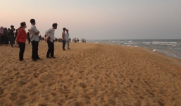 Quảng Nam: 5 học sinh tắm biển tử nạn, 1 em mất tích