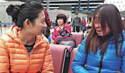 Bí ẩn lý do khiến cô gái trẻ biến thành bà lão chỉ sau một đêm