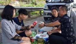 'Mở tiệc' trên cao tốc, tài xế bị phạt 5,5 triệu đồng, tước giấy phép lái xe 2 tháng