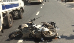 Va chạm với xe khách, 2 cha con tử vong thương tâm