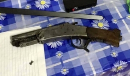 Chồng dùng súng bắn vào đầu vợ cũ tối mùng 3 Tết ra đầu thú