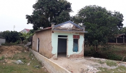 Xuất hiện kẻ lạ mặt xông vào nhà dân đòi xem camera vụ cô gái bán gà bị sát hại