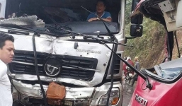 Tai nạn nghiêm trọng: Xe khách đâm trực diện xe tải, nhiều người nhập viện