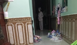 Anh chồng được phen hú vía khi bỗng dưng thấy người phụ nữ lạ mặt đi ra từ nhà tắm