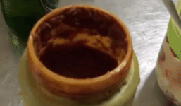 Khiếp đảm trước clip giòi bò lúc nhúc trong lọ tương ớt tại quán phở