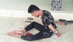 Nghệ An: Chồng ôm chặt vợ nằm chết trên vũng máu trong căn nhà khóa trái cửa