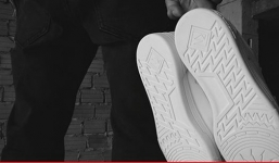 Mất đôi giày hiệu, thanh niên làm hẳn 'văn tế' mời tên trộm đến lấy thêm đồ