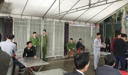 Vụ sát hại bố, chém mẹ và em gái trọng thương: Phó phòng ngân hàng khai gì?