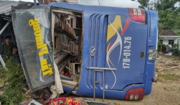 Nha Trang: Xe khách giường nằm gây tai nạn kinh hoàng, 35 người nhập viện 