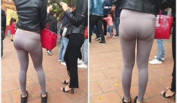 Cô gái đi chùa đầu năm lồ lộ vòng 3 sau lớp quần mỏng tang, nhận về mưa gạch đá