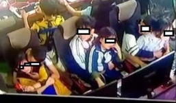 Hình ảnh 3 đôi học sinh ngồi bế nhau, ôm hôn trong quán net khiến dân mạng nhức mắt