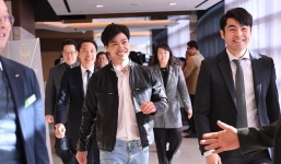 Đăng ảnh 'chất như nước cất' trong ngày ra mắt Incheon United, Công Phượng nhận 'cơn mưa' lời chúc