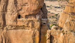 Khám phá nhà thờ không dành cho người 'yếu tim' ở Ethiopia