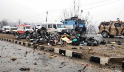 Ấn Độ: Xe buýt bị đánh bom liều chết, 44 binh sĩ thiệt mạng