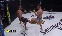 Võ sĩ MMA gãy gập chân sau khi cố sức đá đổi thủ