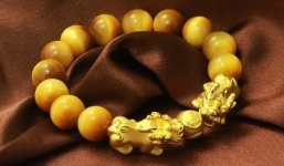 Giá vàng hôm nay 18/2: Lập đỉnh mới, dự báo có thể tăng nữa