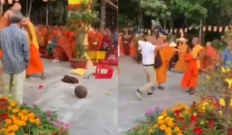 Clip: Nhóm sư chùa cầm ghế nhựa và tô đánh nhau giữa sân thiền viện