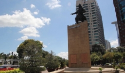 Di dời lư hương trước tượng Trần Hưng Đạo: Quận 1 nói gì?